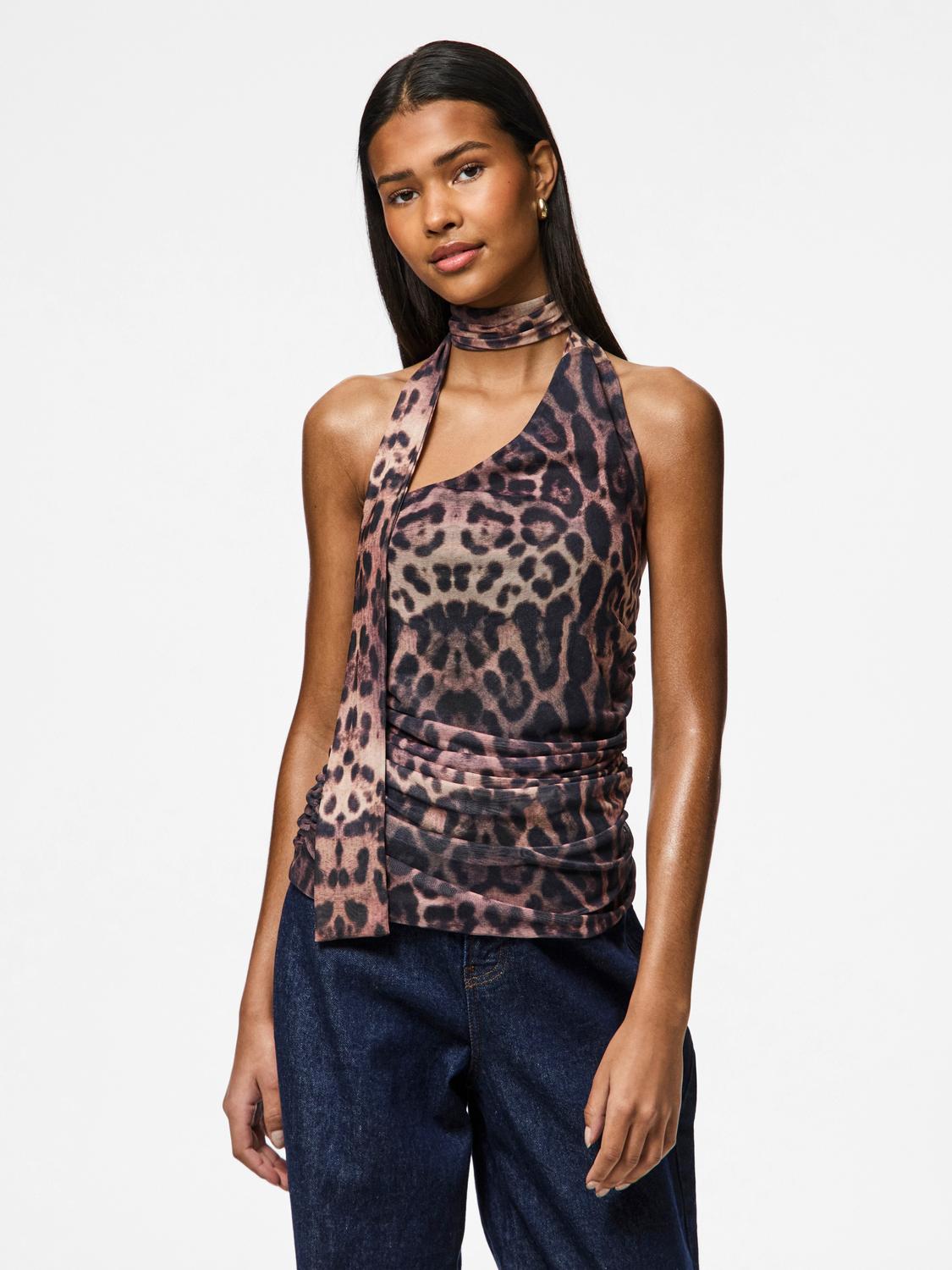 model_shot-front