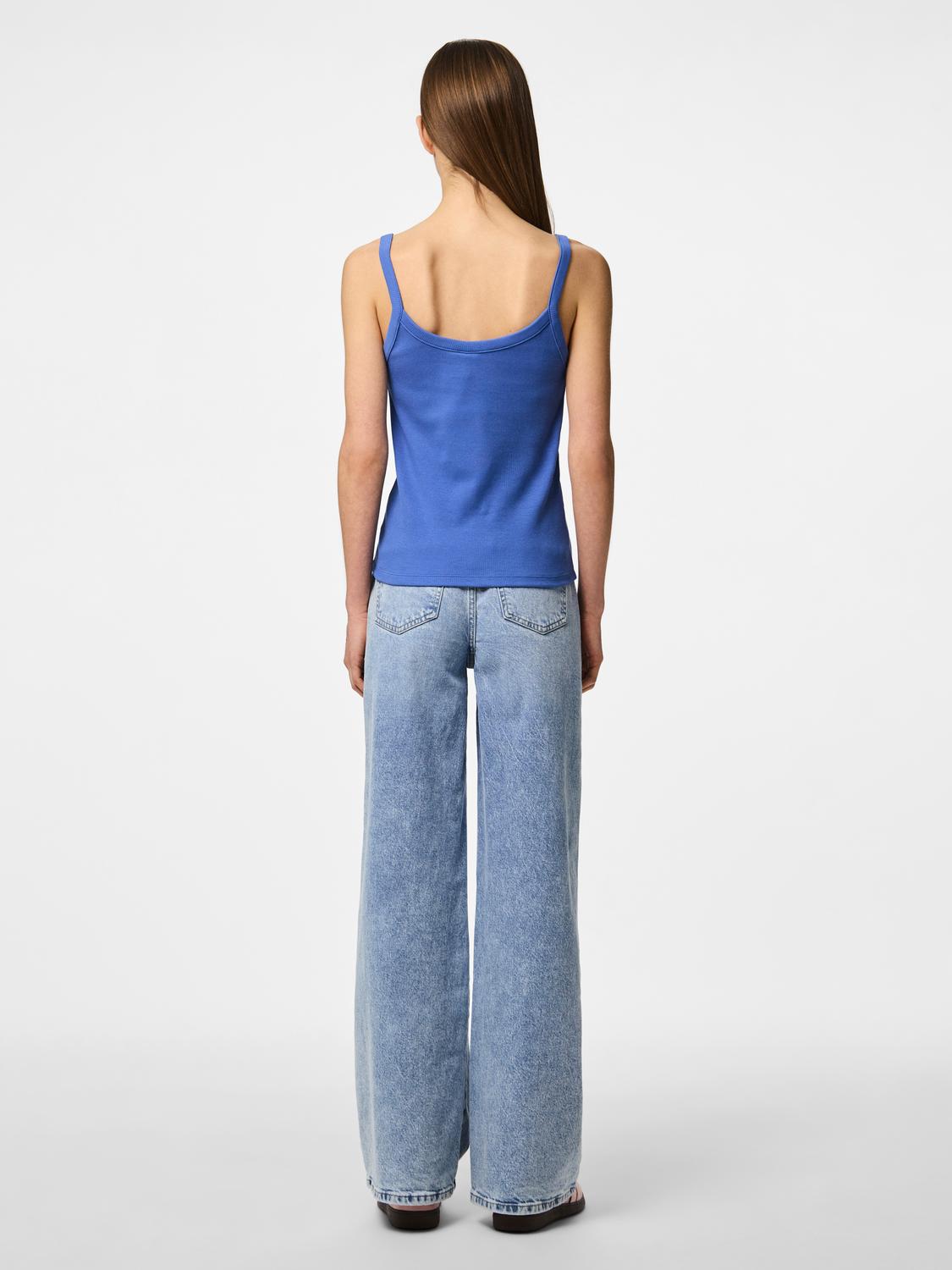 model_shot-back