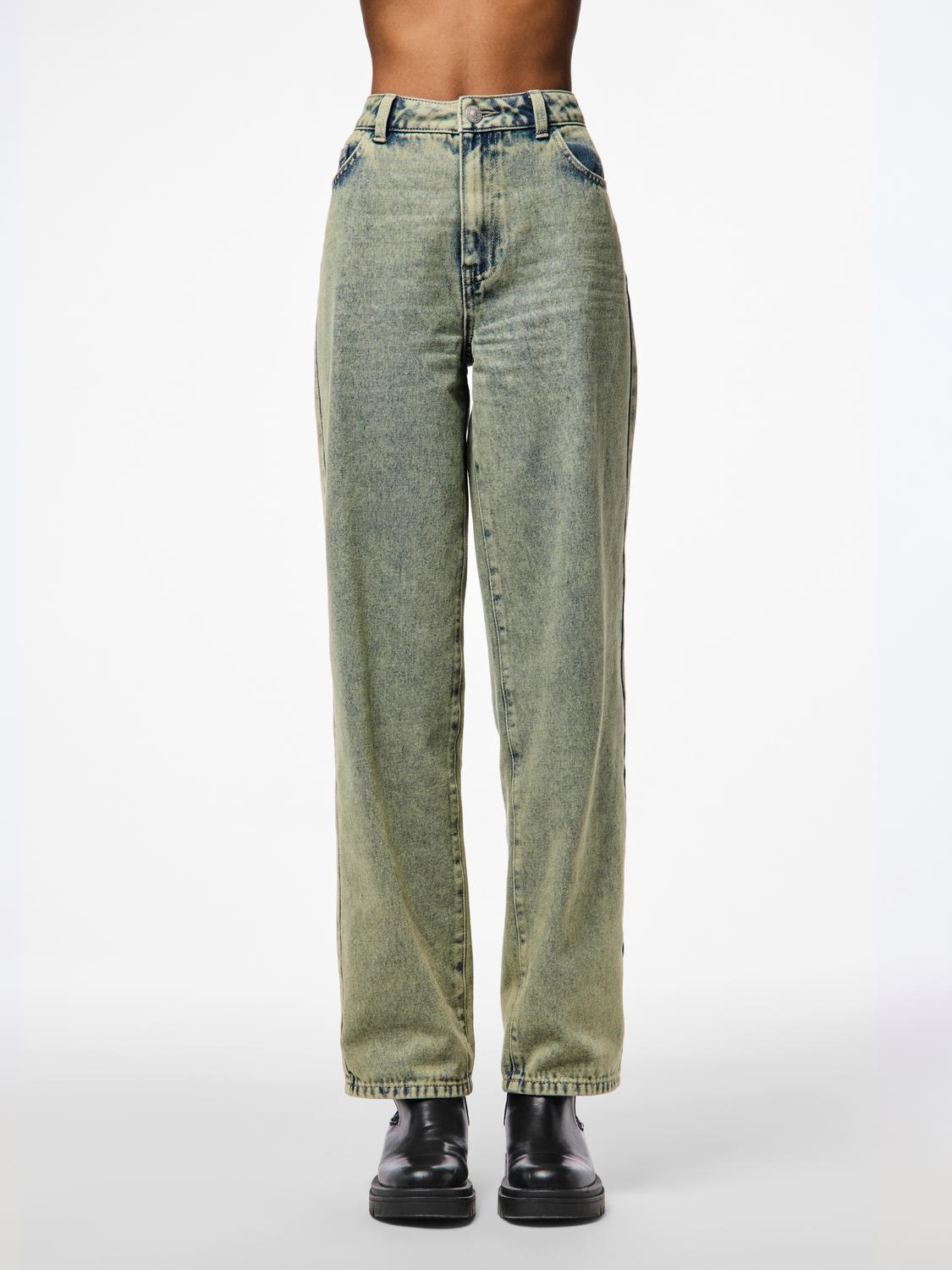 model_shot-front