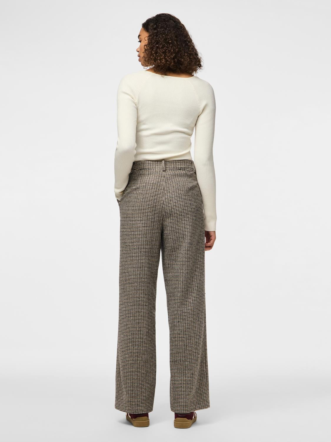 model_shot-back