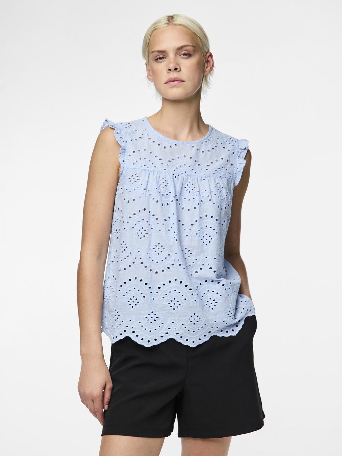 model_shot-front
