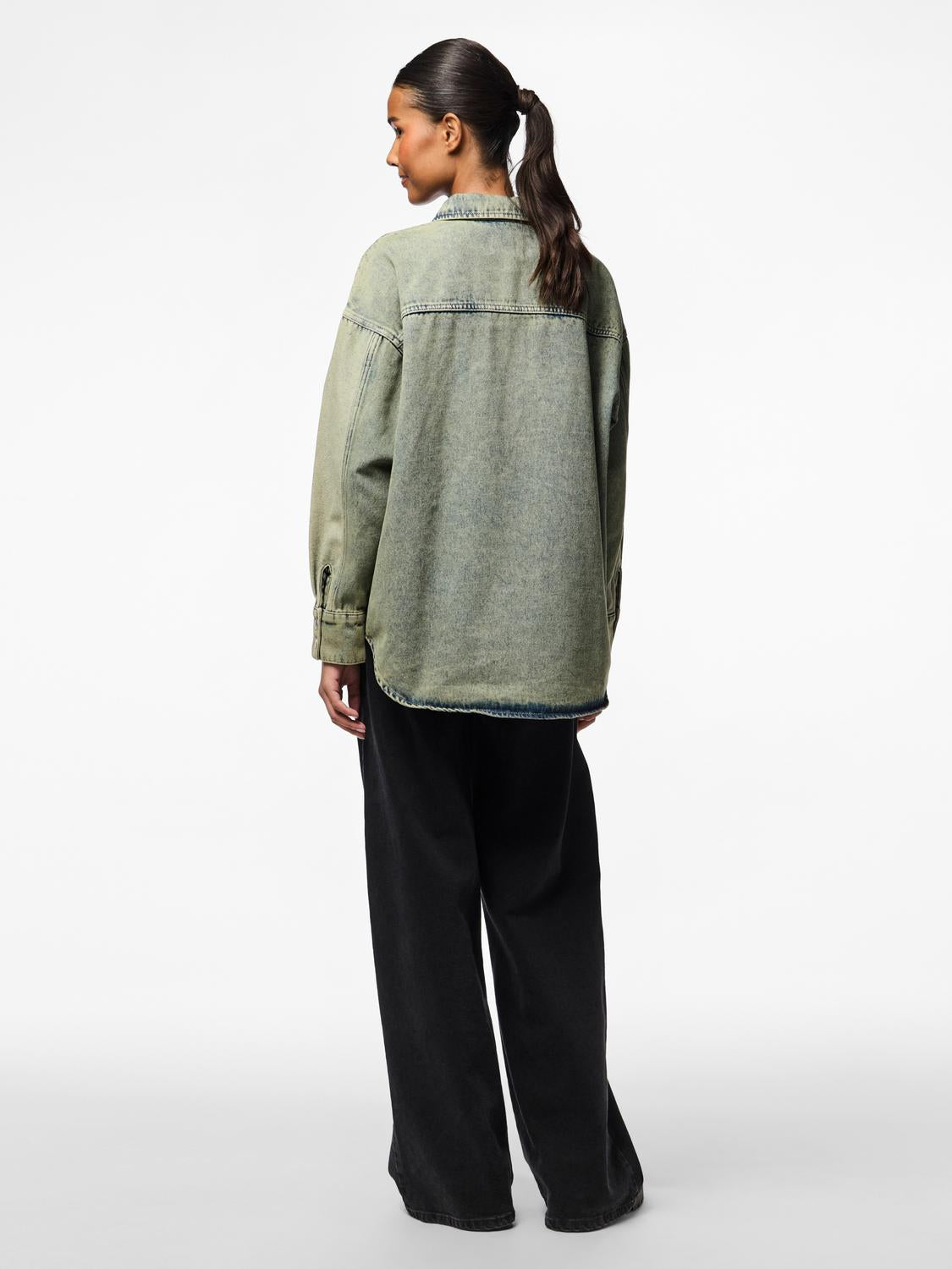 model_shot-back