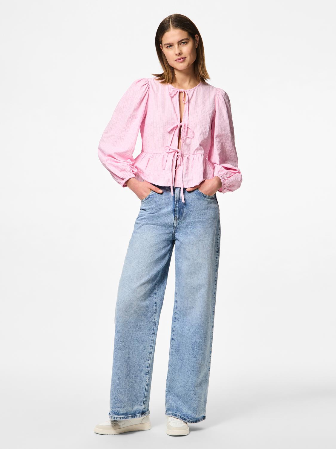model_shot-front_full
